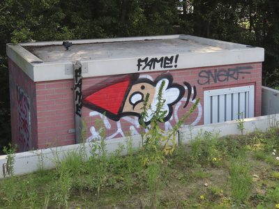 901848 Afbeelding van graffiti met een Utrechtse kabouter (KBTR), op een transformatorhuisje bij het fietspad bij de ...